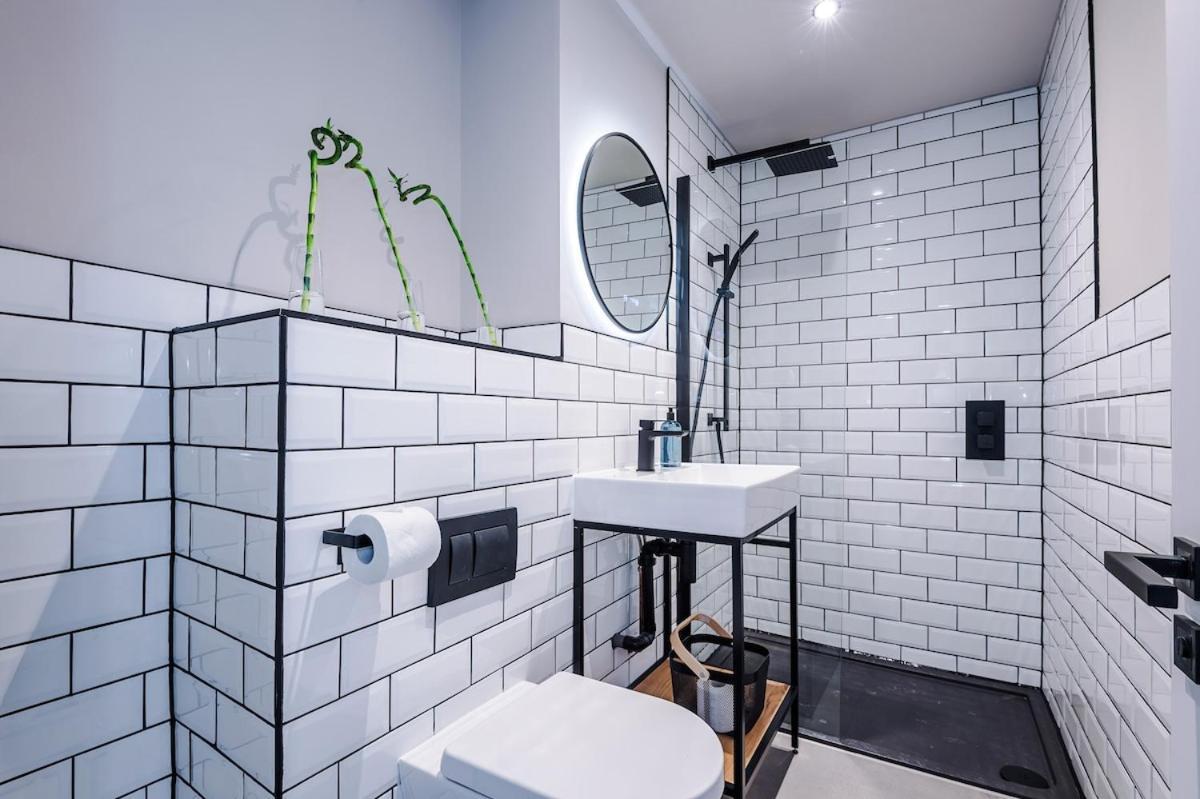 Apartment Modern Amenities And Luxury Finishes Llandudno